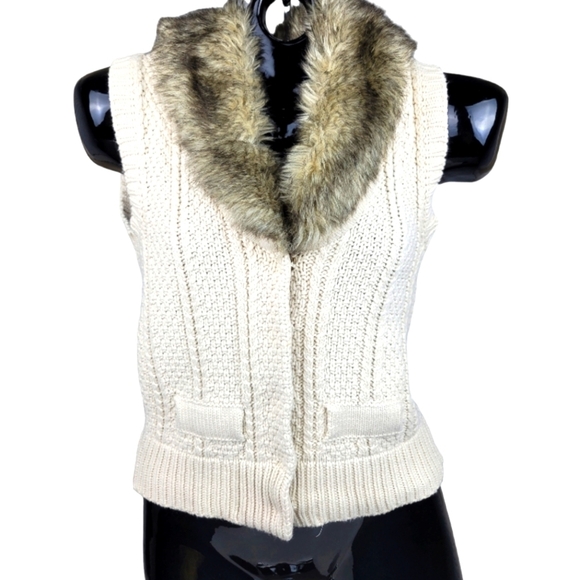 Anthropologie/Kaisely Faux Fur Collar Sleeveless Snap Closure Sweater - Picture 8 of 8